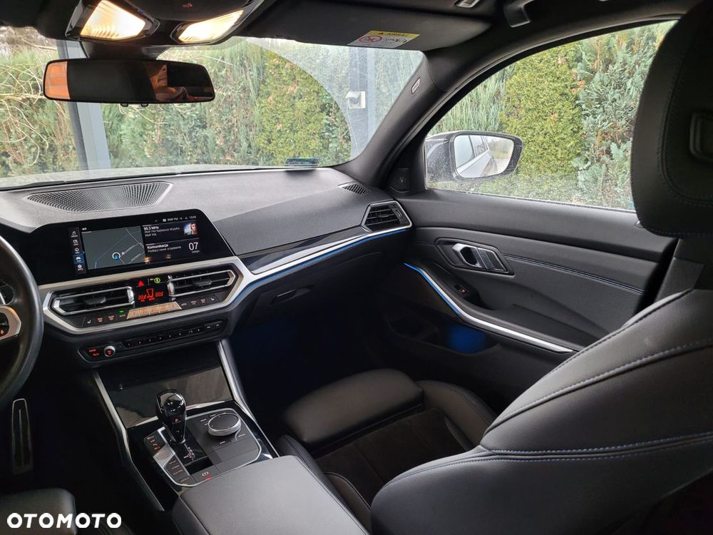 BMW Seria 3 330e - 11