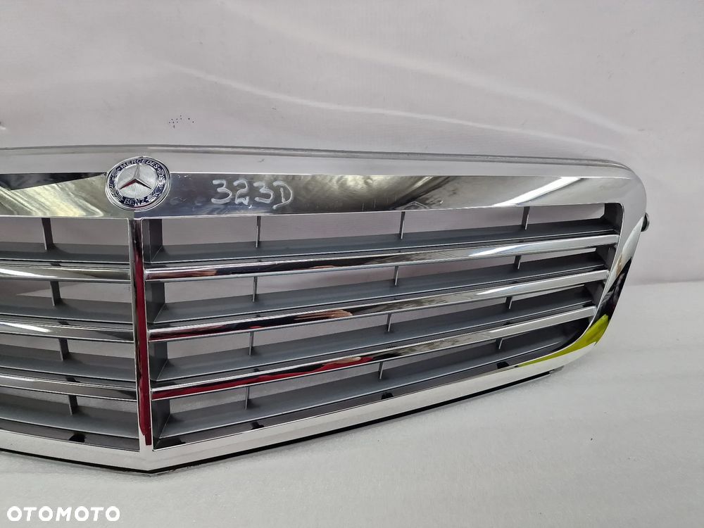 MERCEDES C-KLASSA W204 06- ATRAPA / GRILL PRZEDNI PRZÓD ŁADNY , NR A2048800323 , NR AUKCJI GL323 - 17