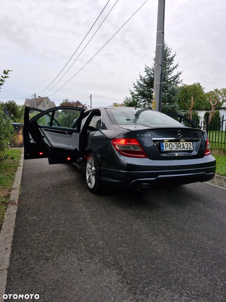 Mercedes-Benz Klasa C 250 CGI BlueEff Elegance - 21