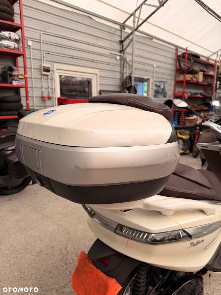Piaggio X10 - 12