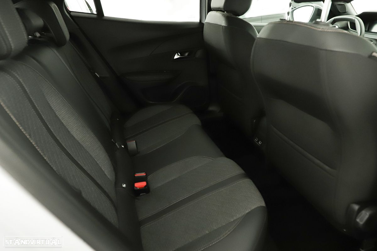 Peugeot 2008 1.2 PureTech Allure - 23