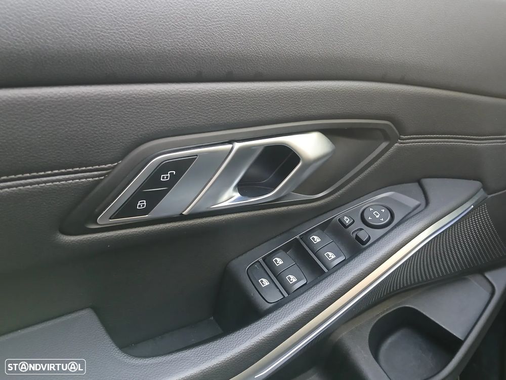 BMW 318 d Line Sport Auto - 28