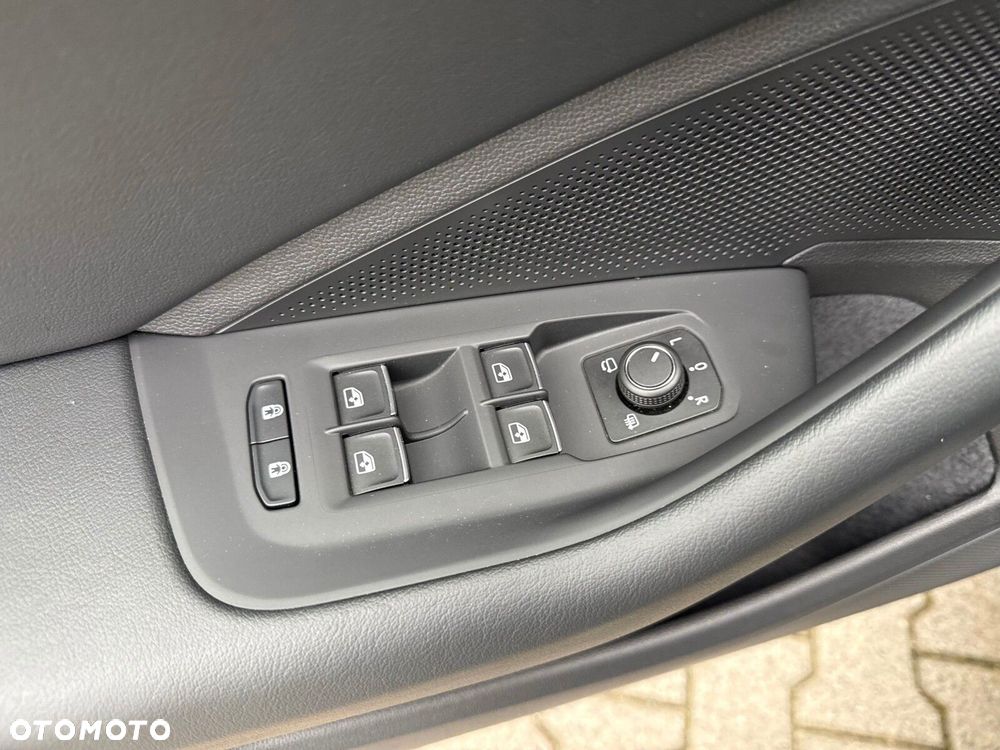Volkswagen Passat Variant 1.5 TSI ACT mHEV Business Plus DSG - 35