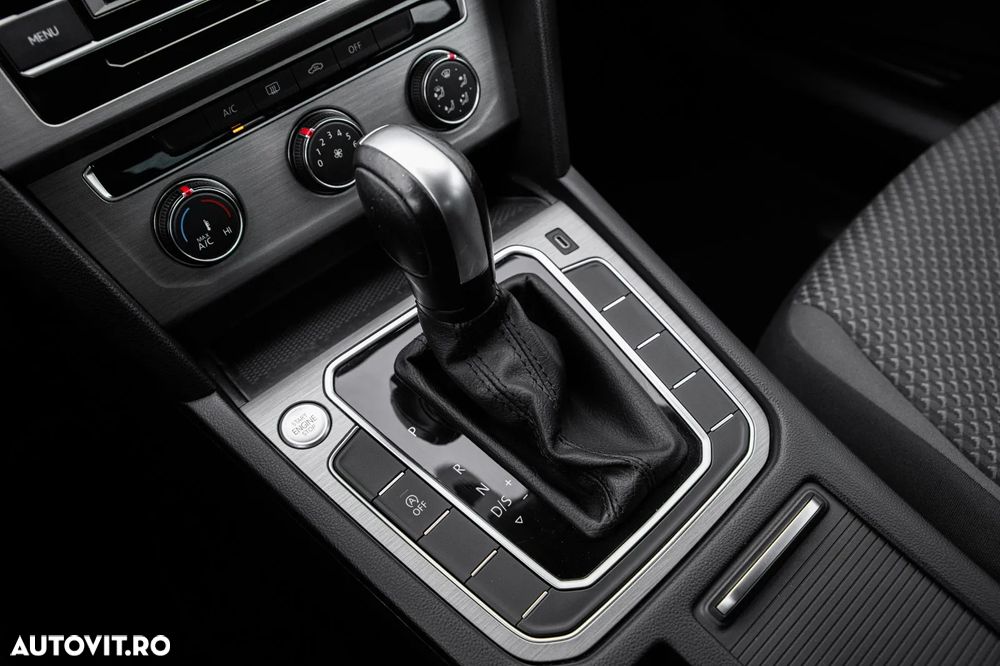 Volkswagen Passat 2.0 TDI SCR DSG Business - 24