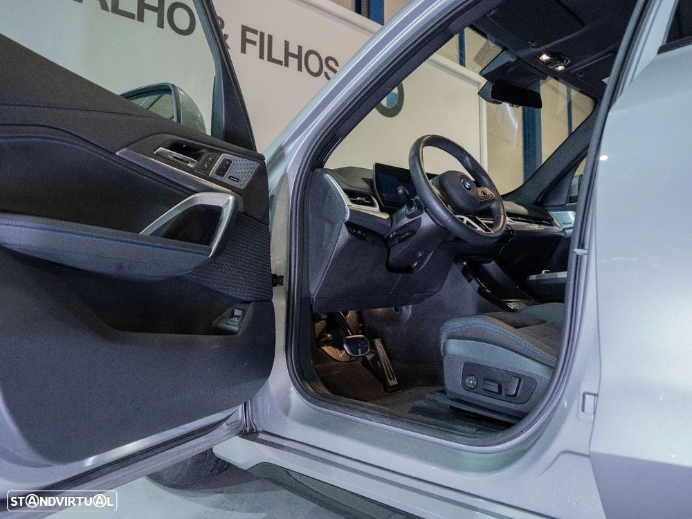 BMW iX1 eDrive20 Pack Desportivo M - 17