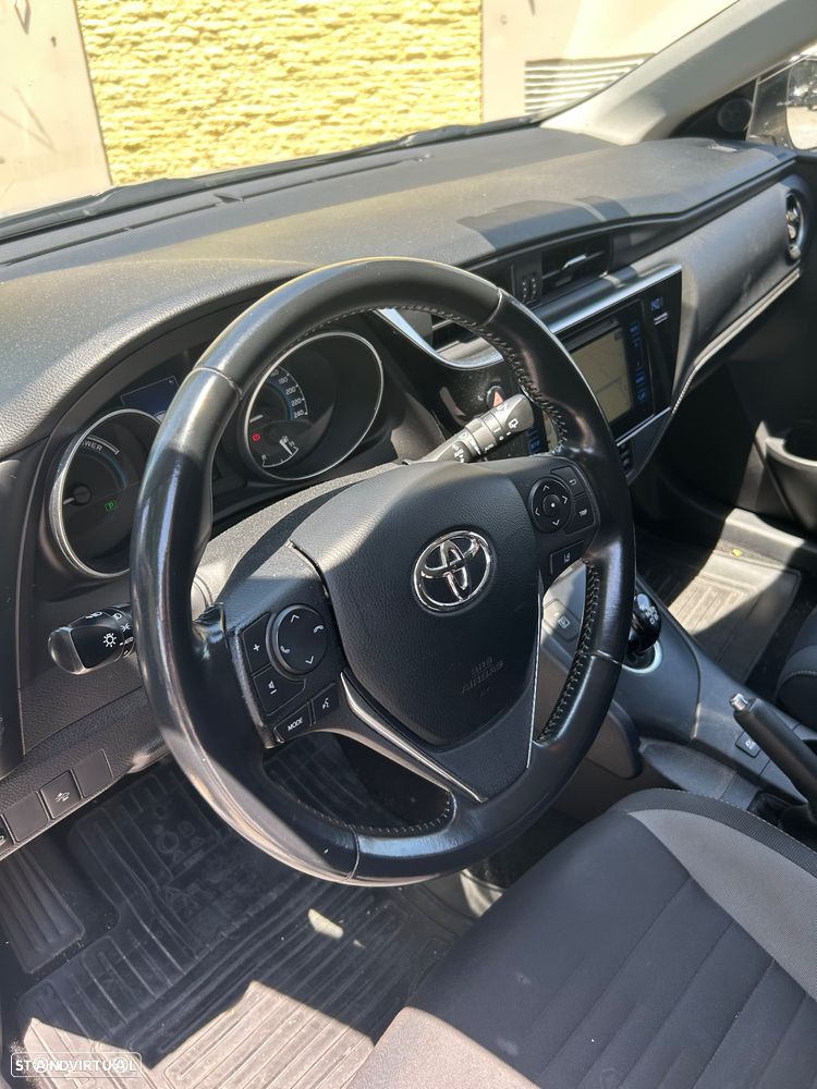 Toyota Auris Touring Sports 1.8 HSD Comfort+P.Sport - 4
