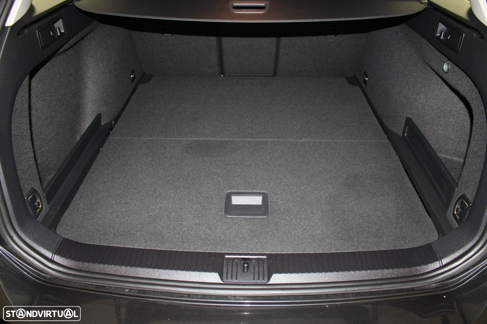 VW Passat Variant 1.6 TDI Business DSG - 35