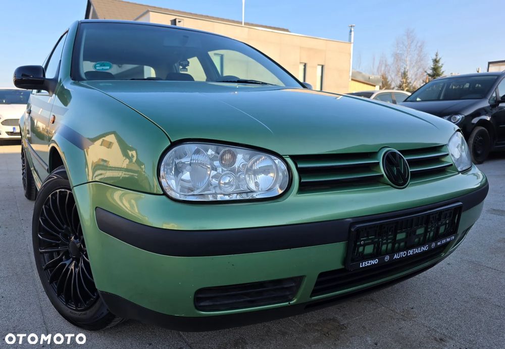 Volkswagen Golf - 1