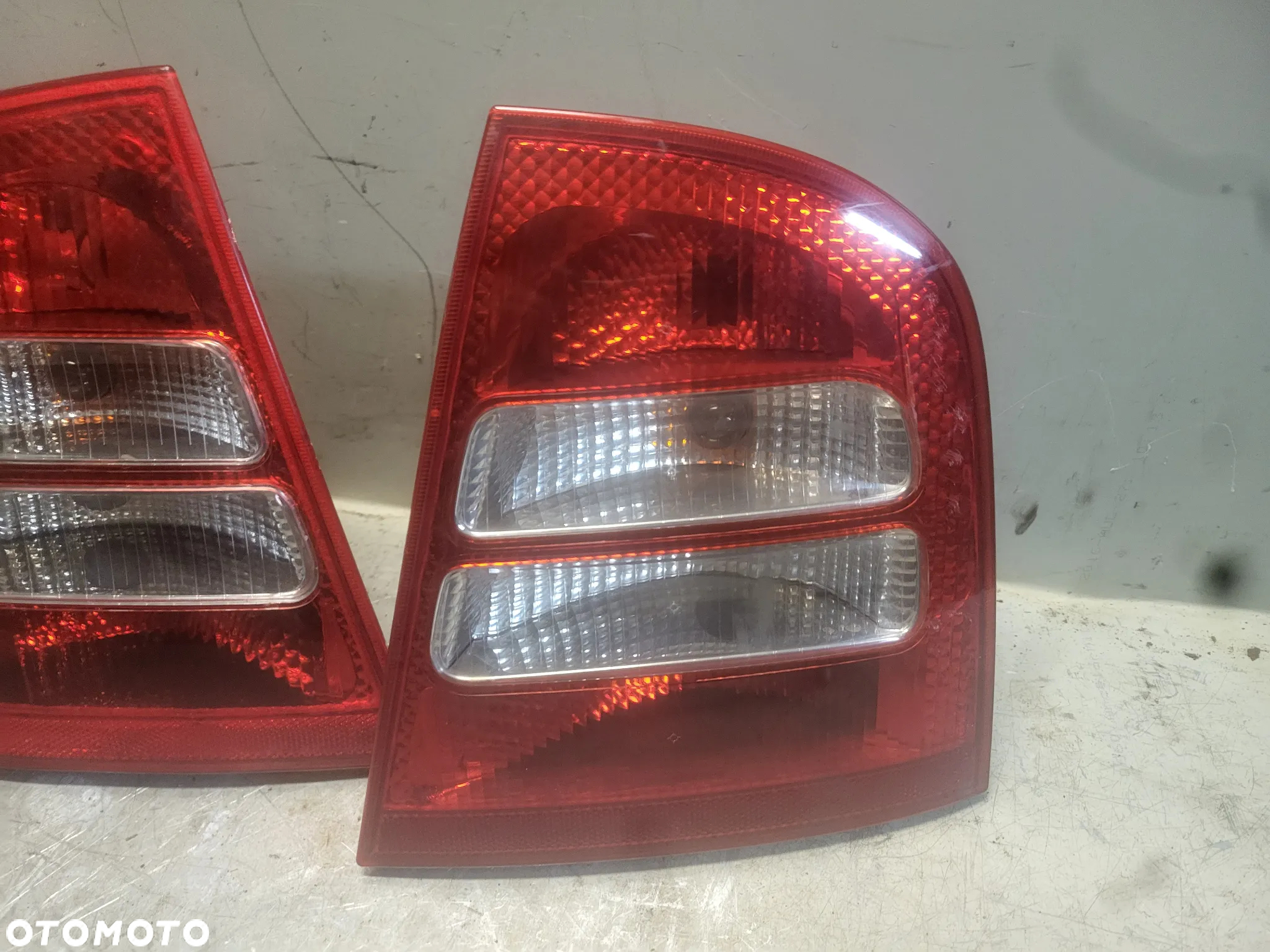 LAMPY TYŁ SKODA OCTAVIA I LIFT HB LEWA PRAWA TYLNIE - 3