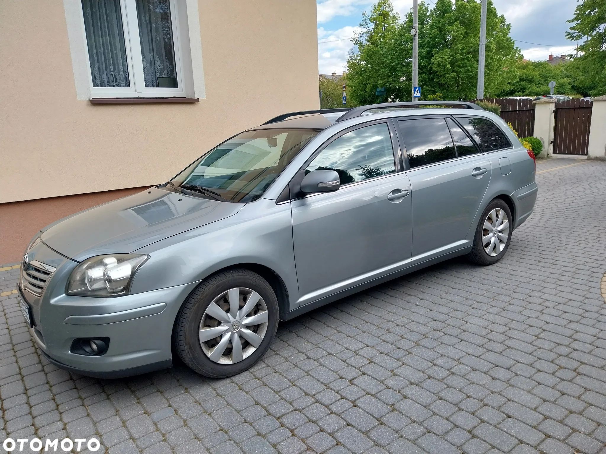Toyota Avensis - 1