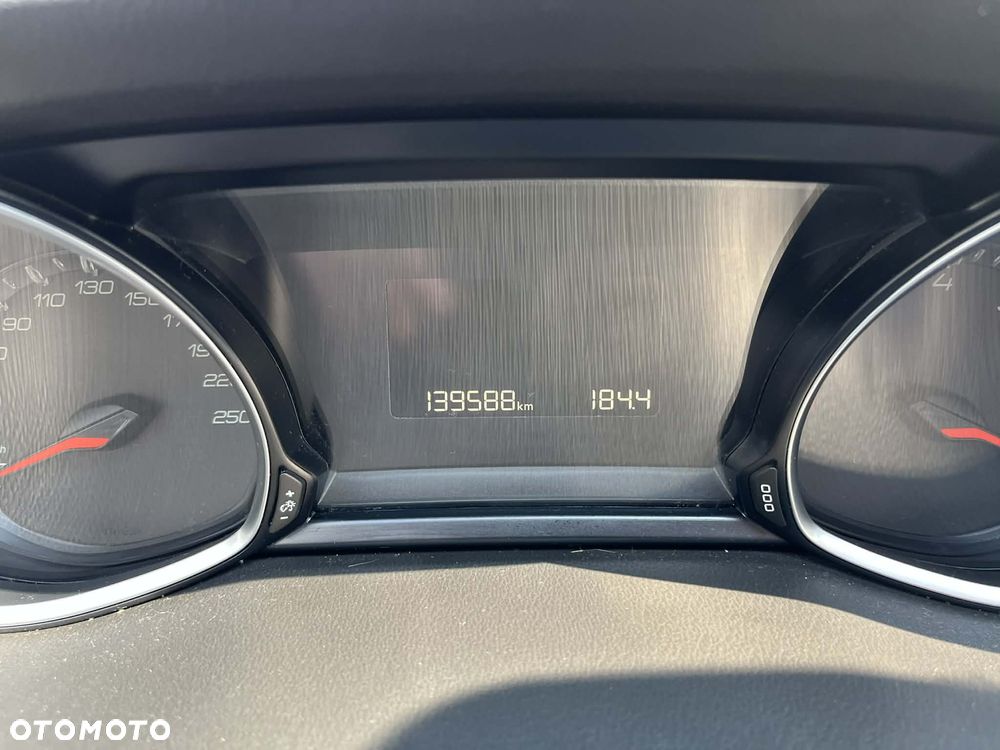 Peugeot 308 125 THP Active - 19
