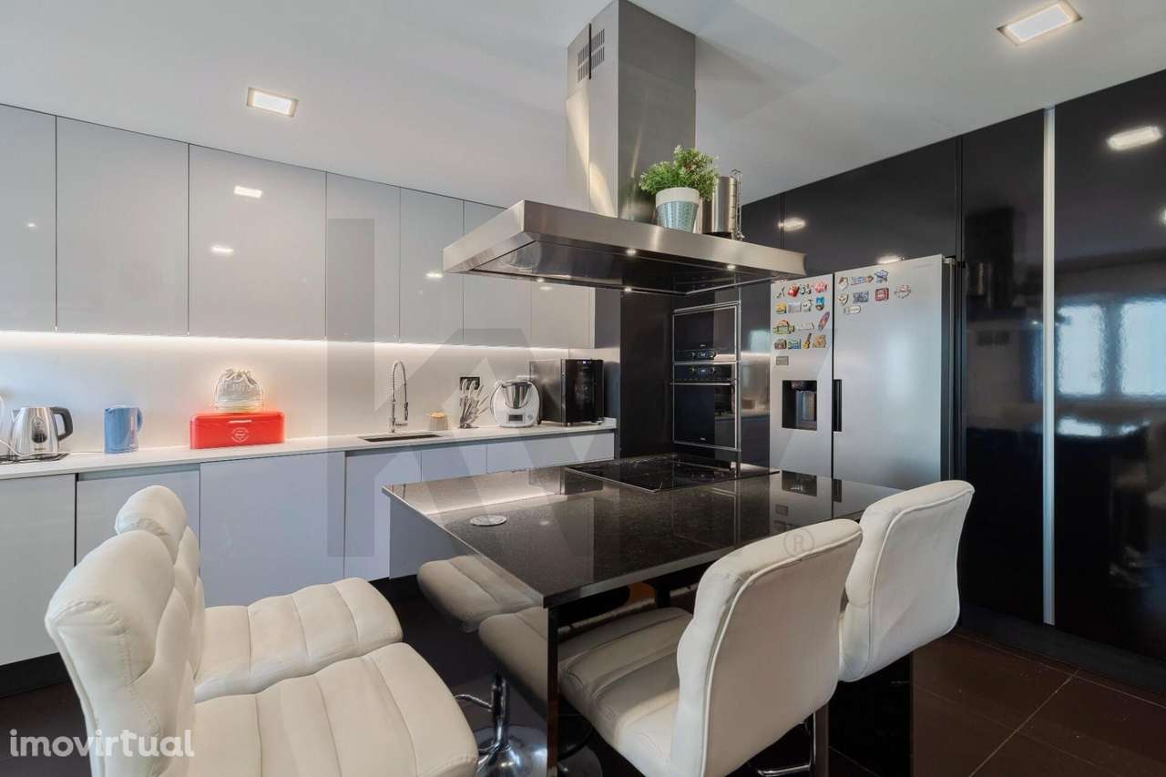 T2 remodelado e com parqueamento em Santa Marta do Pinhal - Grande imagem: 3/26