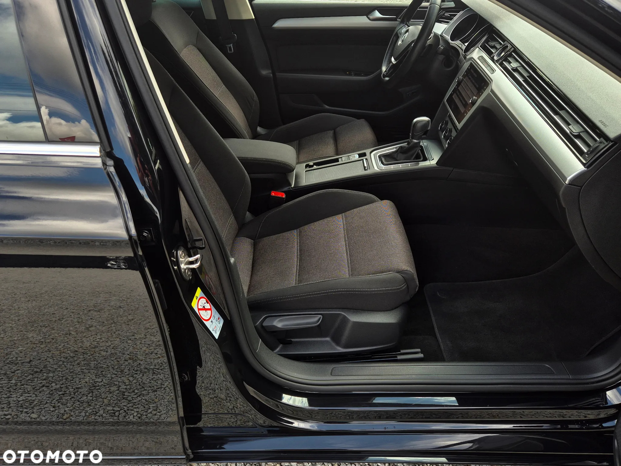 Volkswagen Passat Variant 2.0 TDI SCR DSG Elegance - 31