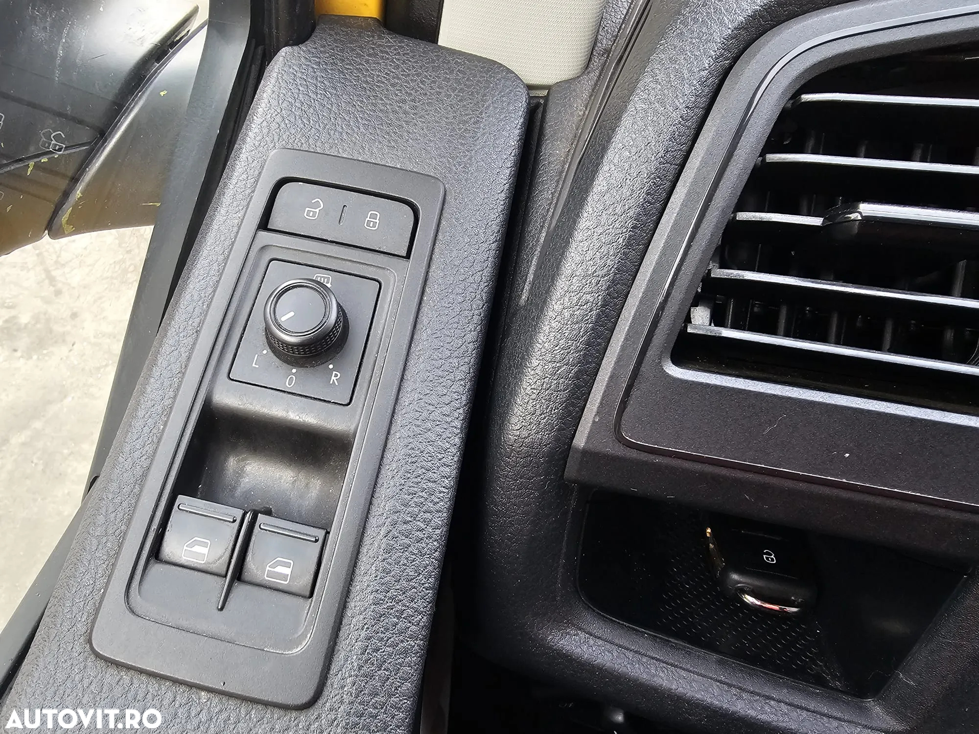 Volkswagen Transporter Kombi T6 2.0 TDI 75 kW KR - 13