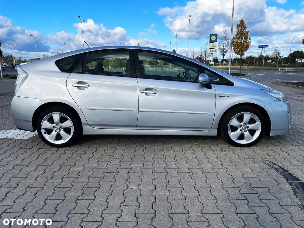 Toyota Prius 1.8 HSD Life - 8