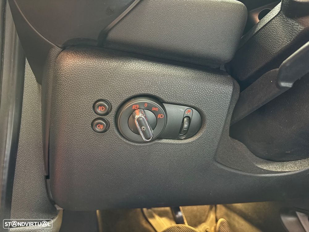 MINI 5 Portas Cooper D Aut. - 42