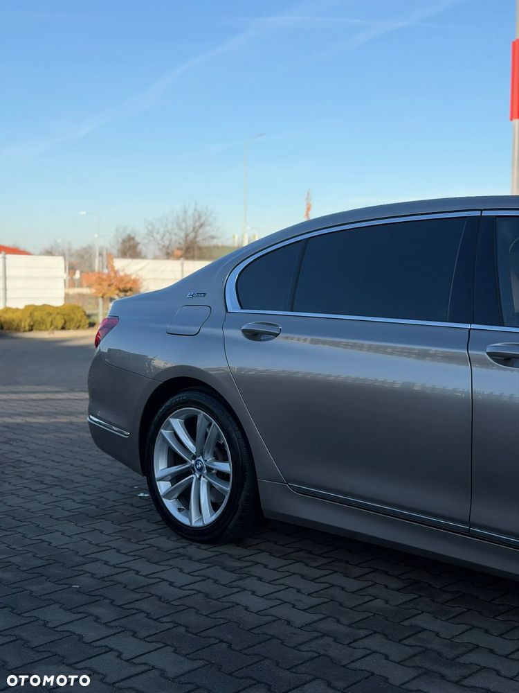 BMW Seria 7 740Li Edition Exclusive - 4