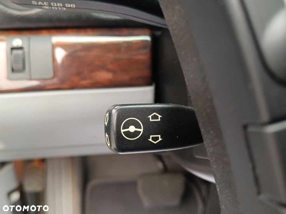 BMW Seria 7 750i - 32