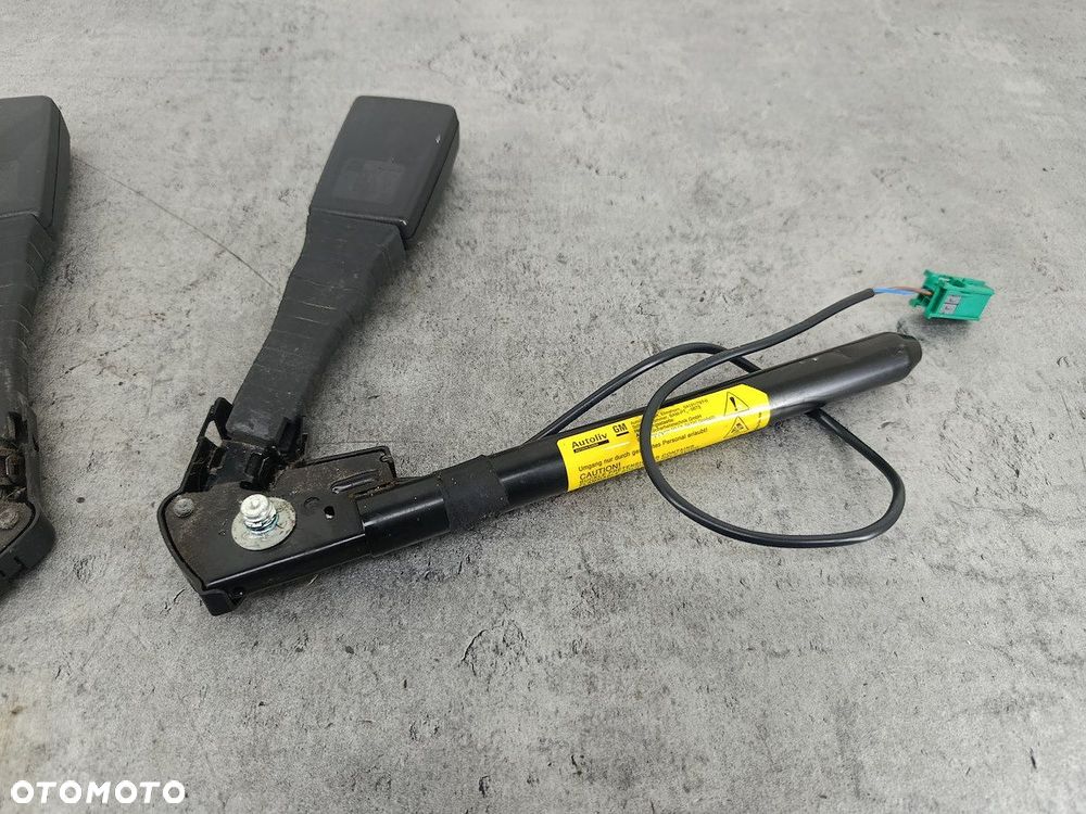 ZAPINKI, SPINKI PASA PRZÓD KOMPLET OPEL ASTRA H 13130023  602218900 - 2