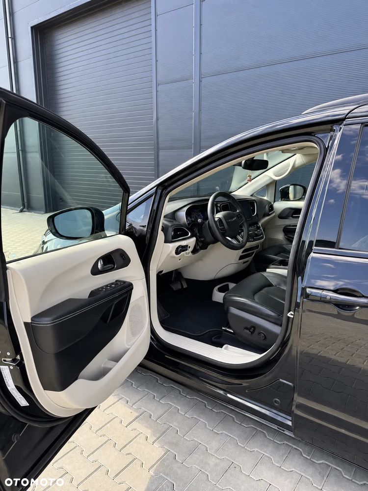 Chrysler Pacifica - 15