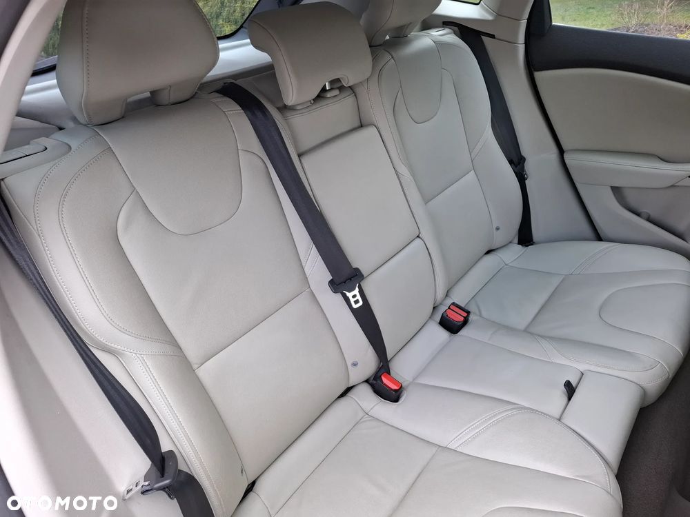 Volvo V40 D4 Geartronic You - 20