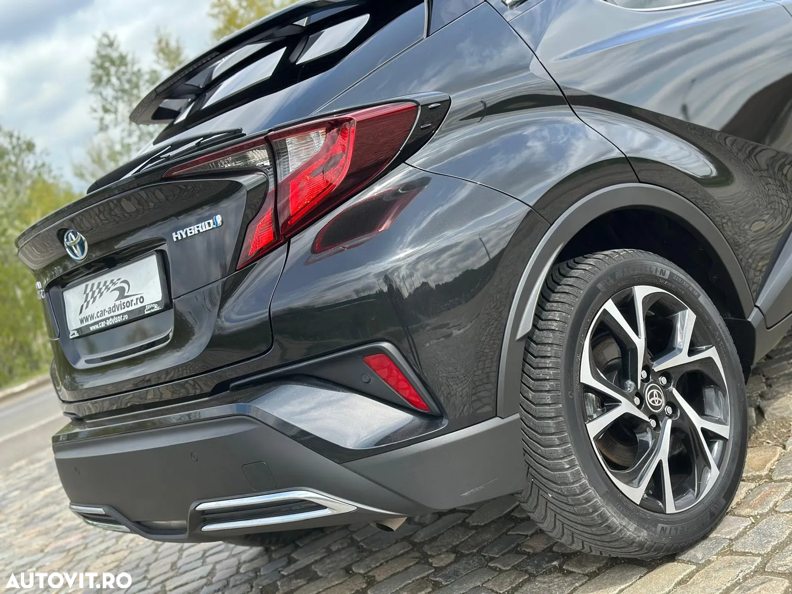 Toyota C-HR 2.0 HSD 184 CP 4x2 CVT Classy Bi-Tone - 12