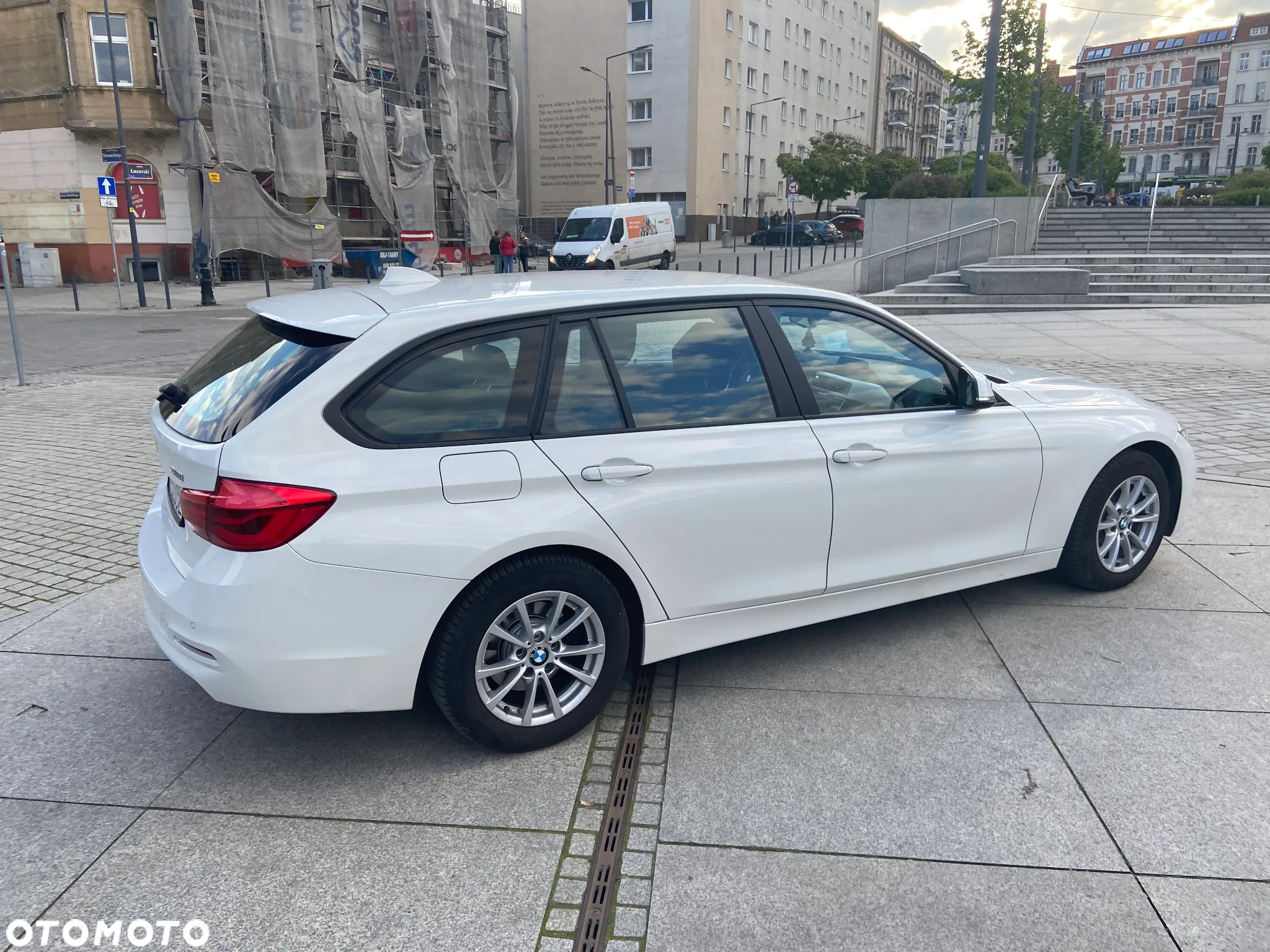 BMW Seria 3 318i - 4