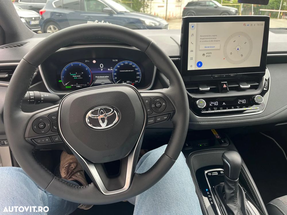 Toyota Corolla TS 1.8 HSD Dynamic - 17