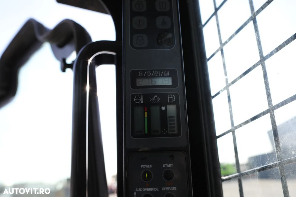 Case SR 250 Loader - 12