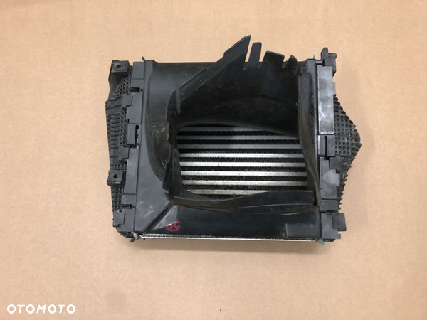 CHŁODNICA INTERCOOLER AUDI SQ7 AUDI SQ8 4M0 PRAWY