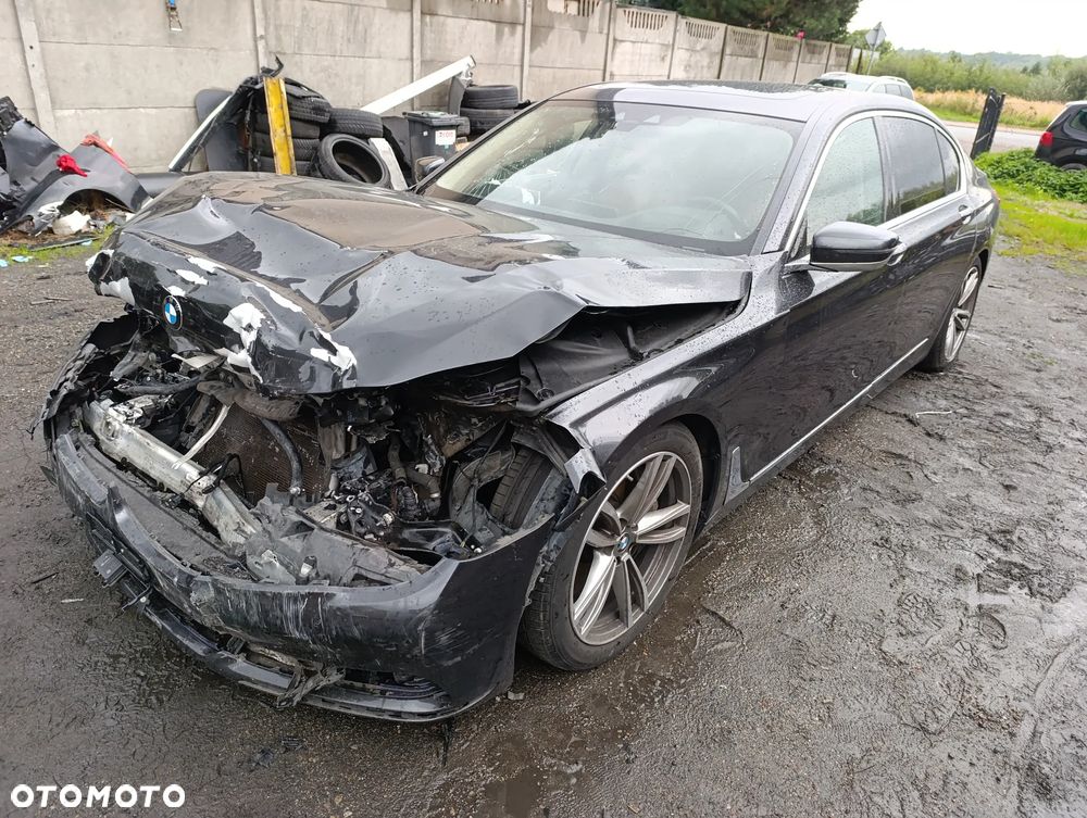 BMW Seria 7 750Li xDrive - 11