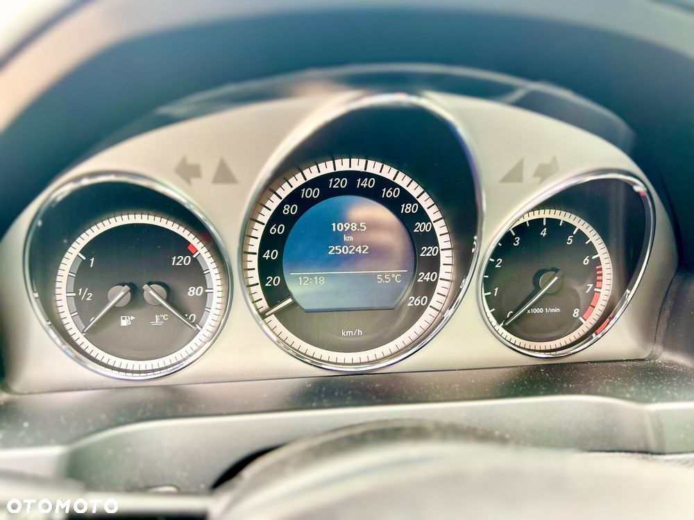 Mercedes-Benz Klasa C 180 Kompressor BlueEFFICIENCY Special Edition - 9