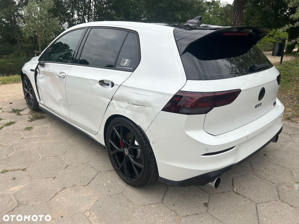 Volkswagen Golf - 11