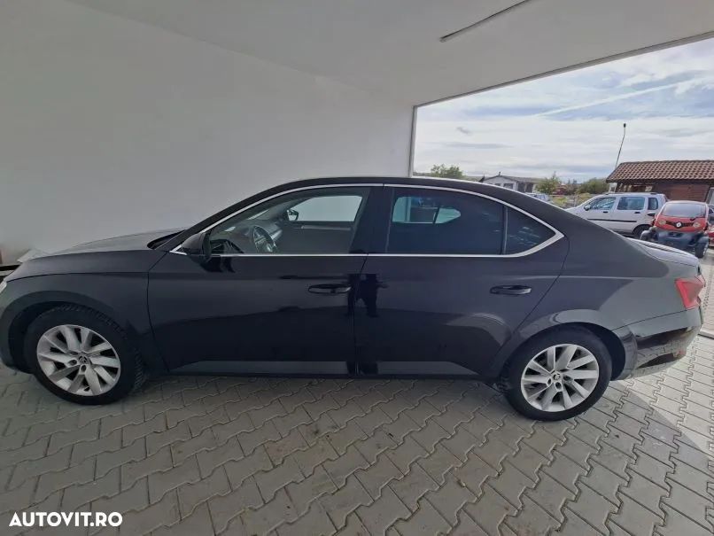 Skoda Superb 2.0 TDI DSG Ambition - 23