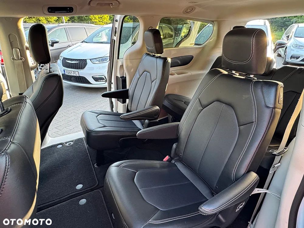 Chrysler Pacifica - 18