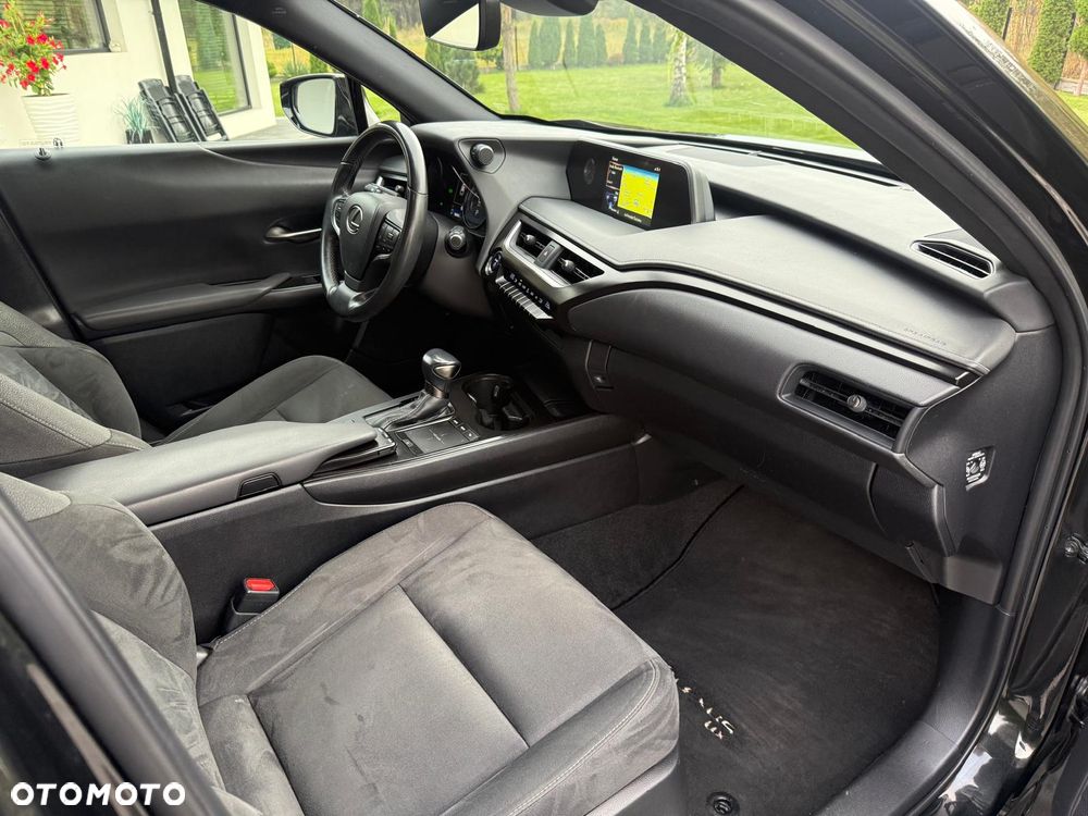 Lexus UX 250h Elegance 2WD - 25
