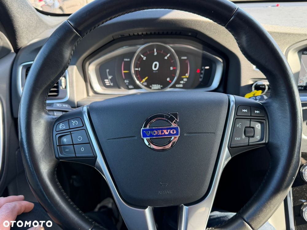 Volvo V60 D6 AWD Plug-in Hybrid Momentum - 17