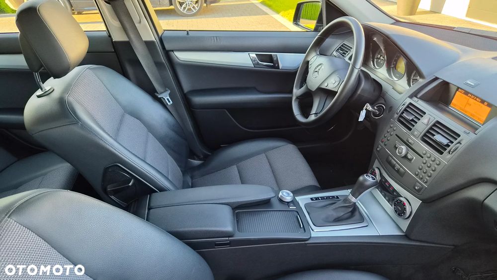 Mercedes-Benz Klasa C 180 CGI Automatik BlueEFFICIENCY Avantgarde - 11