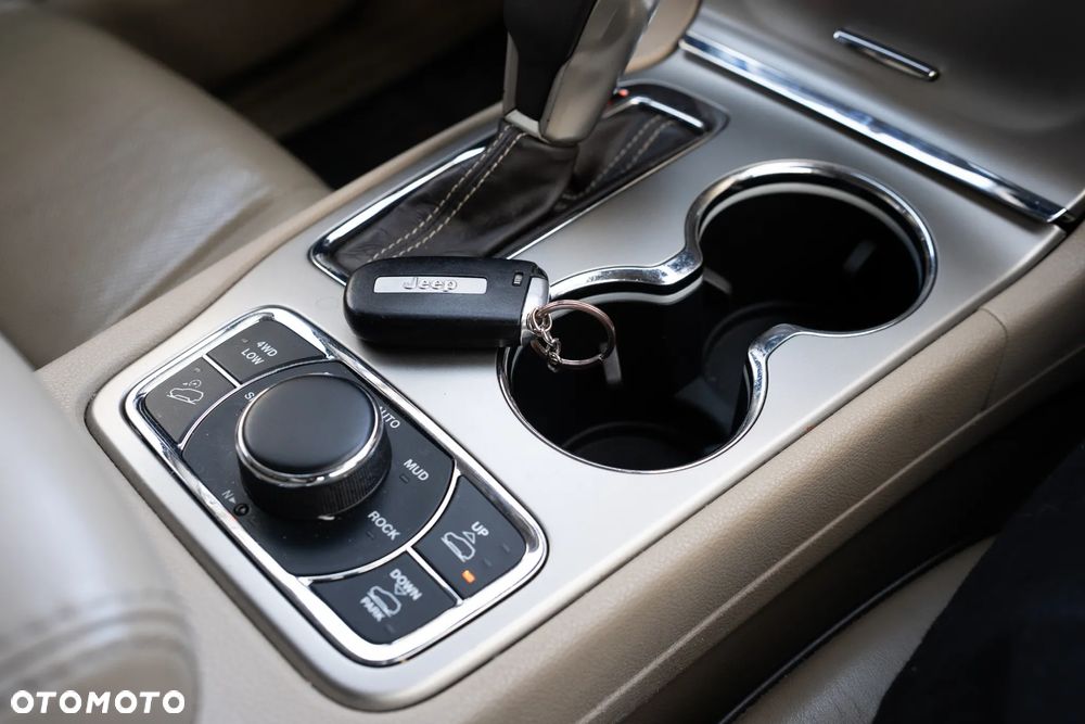 Jeep Grand Cherokee - 26