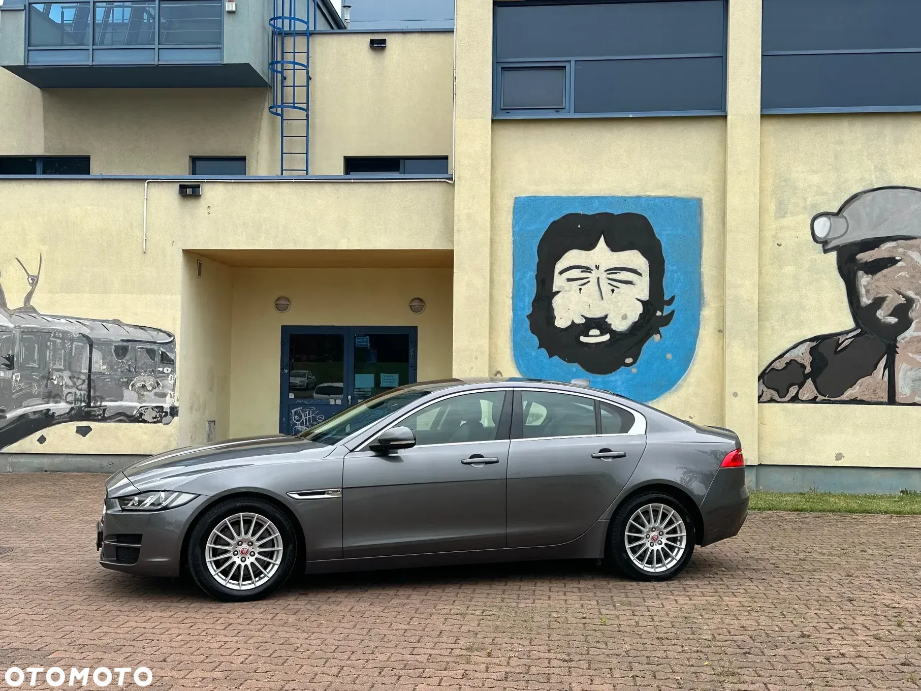 Jaguar XE - 6