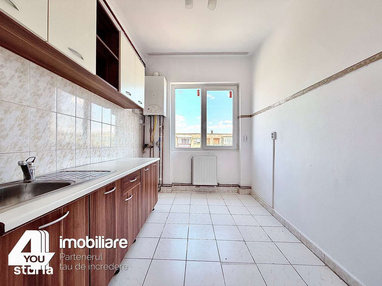 Apartament 3 camere Ineu langa Primarie ,82 mp, cu termotecă — fotografia 1
