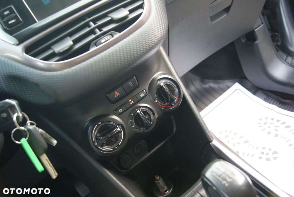 Peugeot 2008 1.2 Pure Tech Style - 30