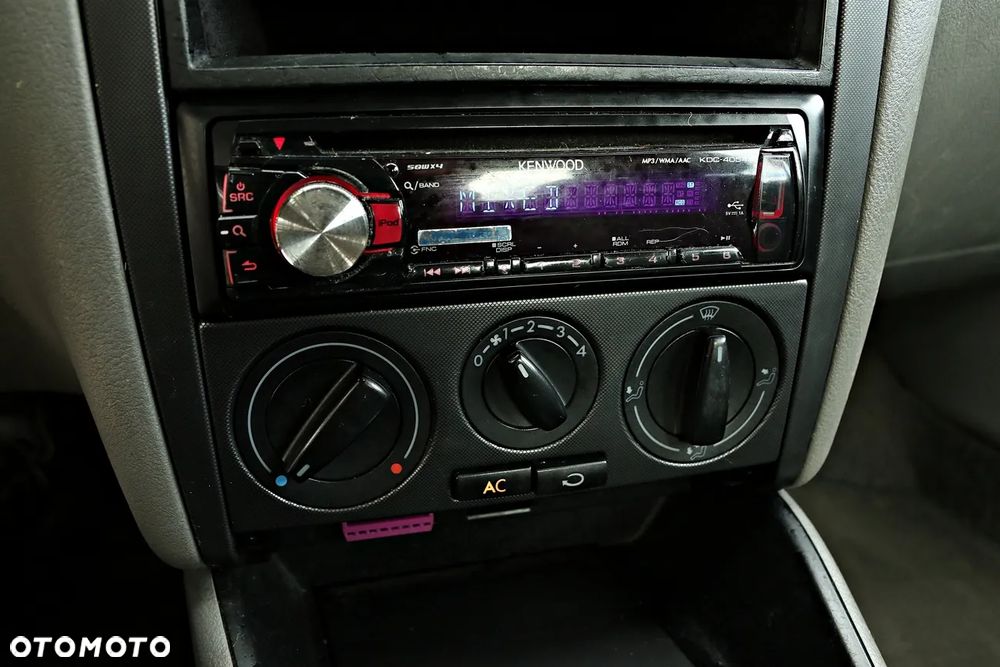 Volkswagen Bora Variant 1.6 - 35