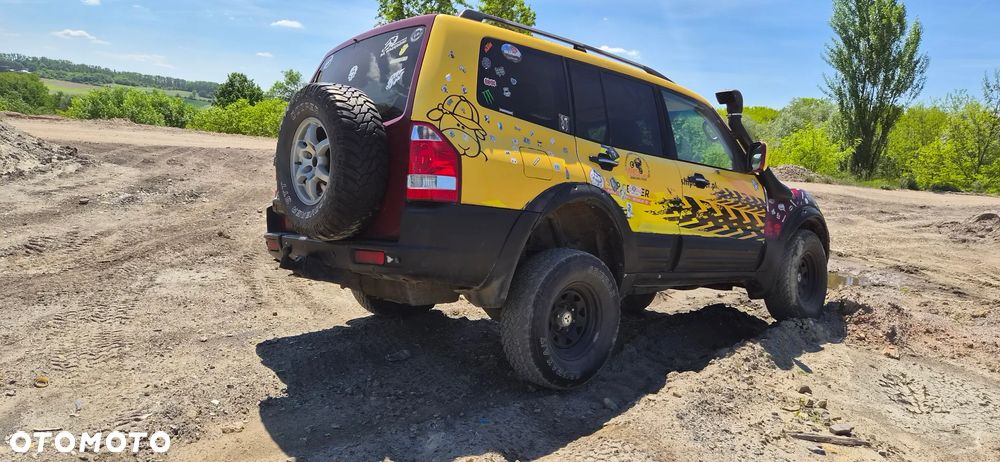 Mitsubishi Montero - 6
