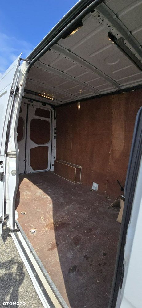 Mercedes-Benz Sprinter - 23