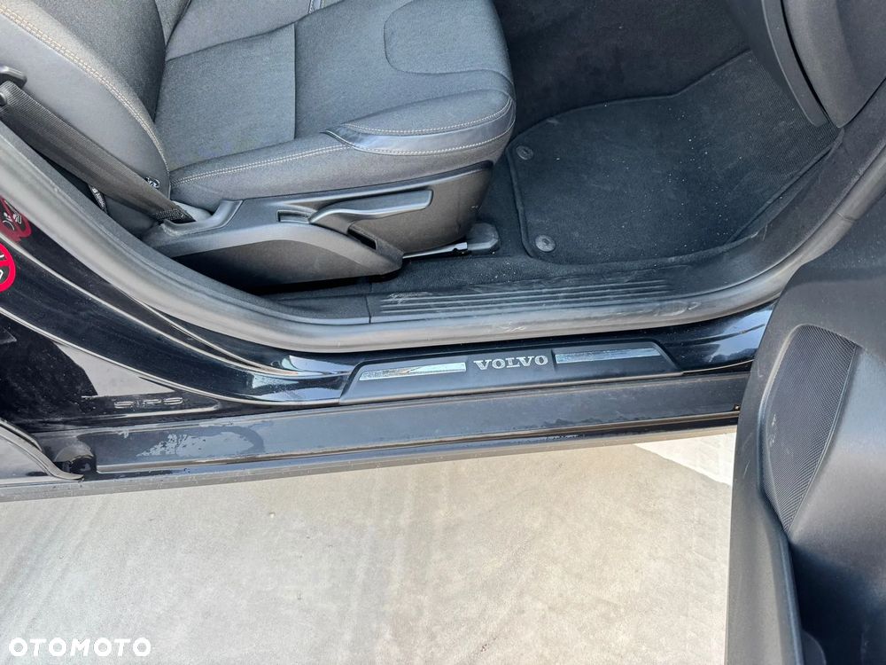 Volvo V40 T4 R-Design - 24