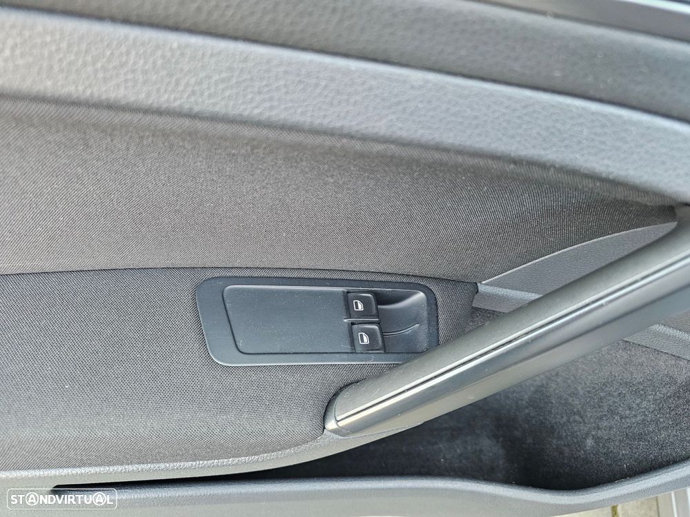 VW Golf 1.6 TDI Confortline - 17