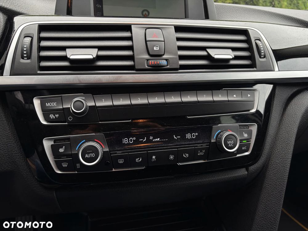 BMW Seria 3 320d Sport Line - 29