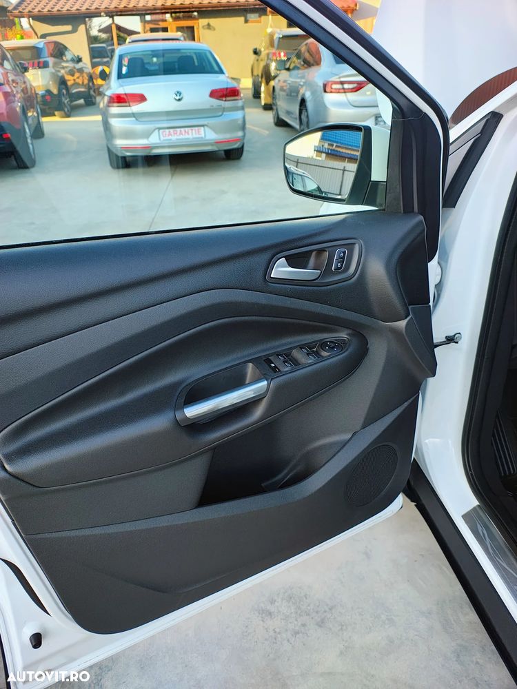 Ford Kuga 1.5 TDCi 2x4 Titanium - 18