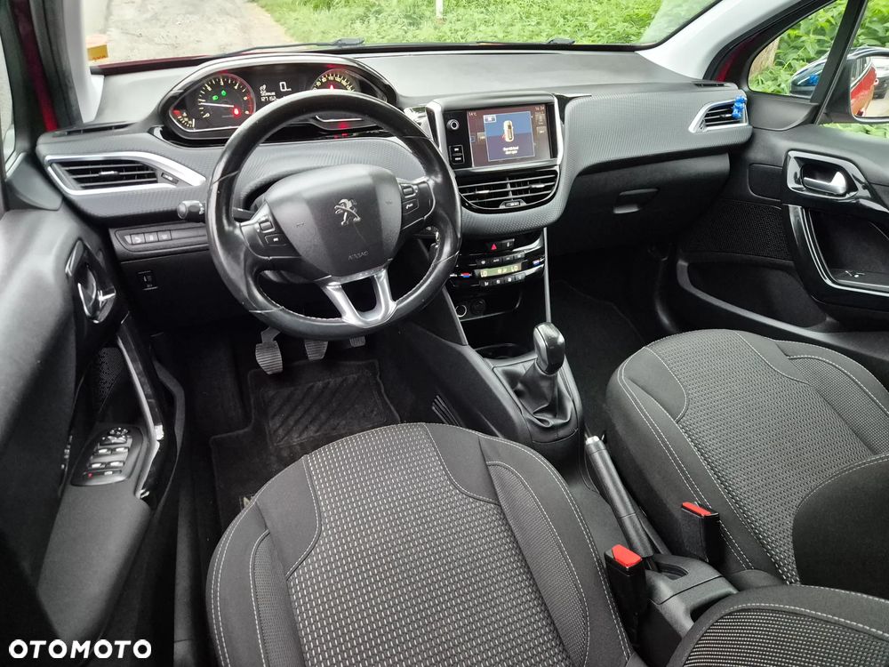 Peugeot 208 1.6 BlueHDi Allure S&S - 5
